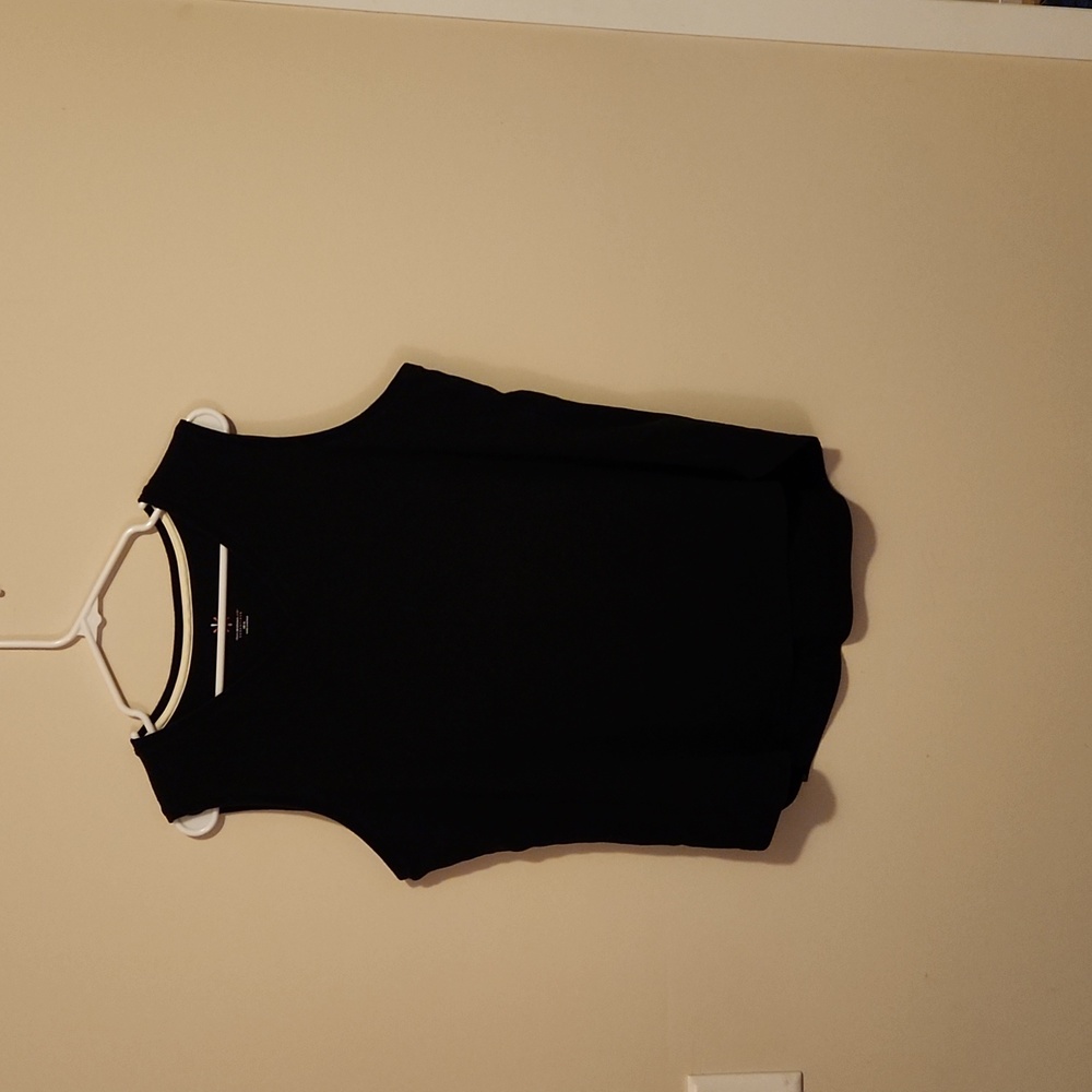 Isaac Mizrahi v-neck tank